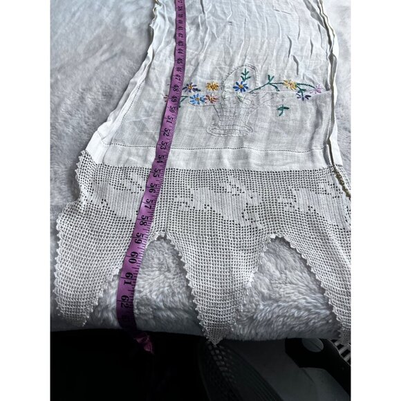 Crochet basket lace edged embroidered table runner - Picture 6 of 10